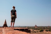 En pagode aleine er kun fordi det er midt på varmeste dagen når ingen andre orker å bevege seg i den stekende solen. Setter du pris på alenetid er ikke stekende sol noe hindring. En pagode aleine er kun fordi det er midt på varmeste dagen når ingen andre orker å bevege seg i den stekende solen. Setter du pris på alenetid er ikke stekende sol noe hindring.