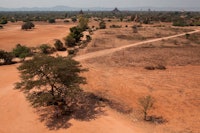 Bagan ligger midt i Myanmar (tidligere kjent som Burma), ikke langt fra trekkingområdet Kalaw og Inle lake. Det er fremdeles store deler av Myanmar som turister ikke får lov til å ferdes i. Bagan ligger midt i Myanmar (tidligere kjent som Burma), ikke langt fra trekkingområdet Kalaw og Inle lake. Det er fremdeles store deler av Myanmar som turister ikke får lov til å ferdes i.