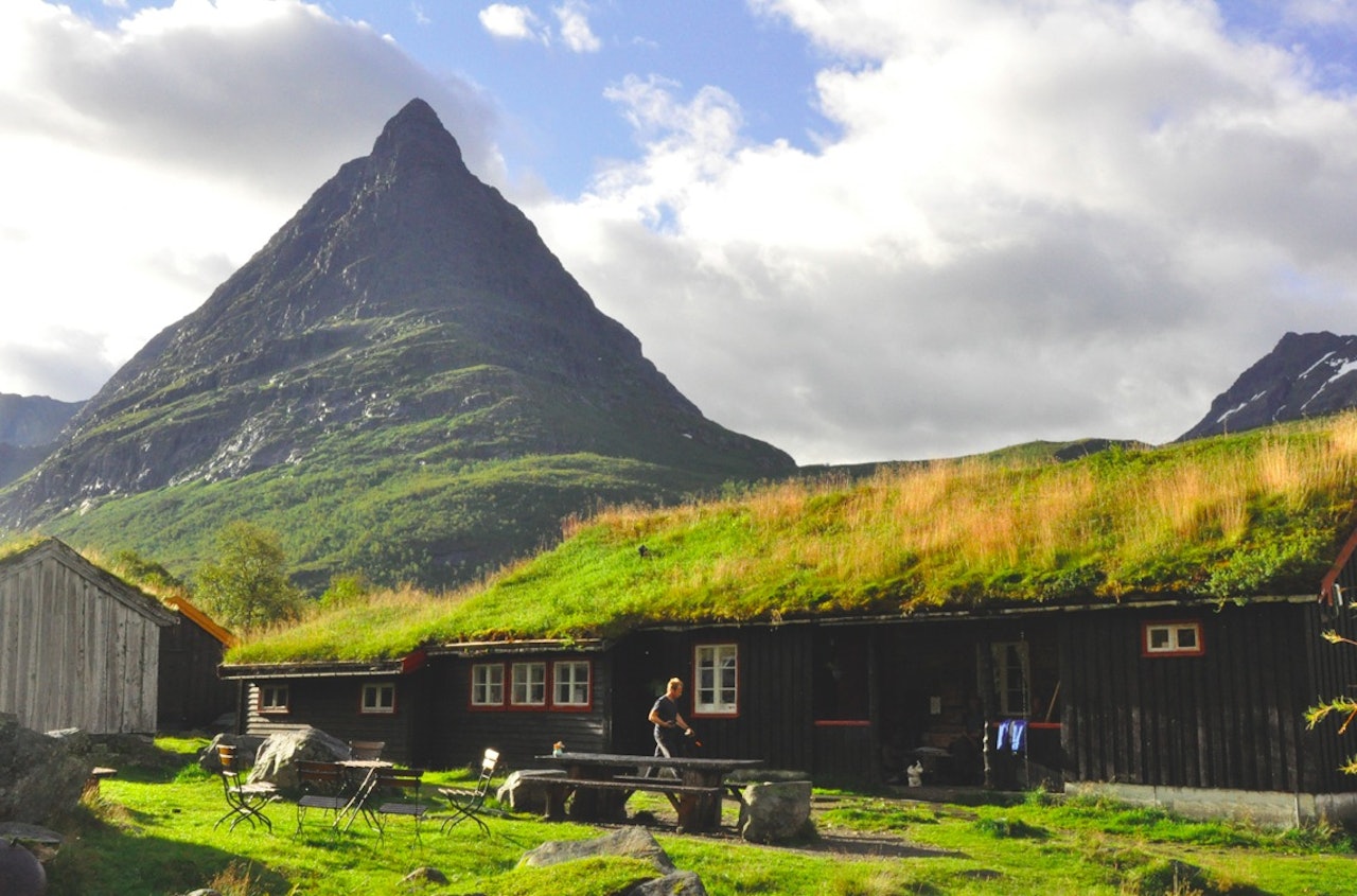 RENNDØLSSETRA: Innerdalen blir omtalt som Norges vakreste dal. Her ligger tradisjonsrike Renndølssetra. Foto: Gunhild Aaslie Soldal