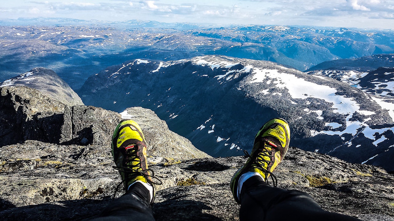 PÅ TOPP: Hurrunganes spisse tinder gir god utsikt. Foto: Sondre Kvambekk PÅ TOPP: Hurrunganes spisse tinder gir god utsikt. Foto: Sondre Kvambekk