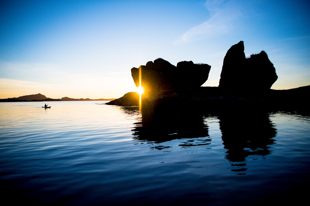 Aktører innenfor padlemiljøet på Vestlandet er positive til en ny distribusjonskanal, men er urolige for at det påvirker negativt arbeidet som gjøres opp mot det internasjonale markedet og som er svært viktig for Norge som reiselivsnasjon. Bildet er fra Solund, ytterst i Sognefjorden. Foto: Sverre Hjørnevik Aktører innenfor padlemiljøet på Vestlandet er positive til en ny distribusjonskanal, men er urolige for at det påvirker negativt arbeidet som gjøres opp mot det internasjonale markedet og som er svært viktig for Norge som reiselivsnasjon. Bildet er fra Solund, ytterst i Sognefjorden. Foto: Sverre Hjørnevik