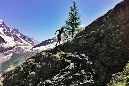 LØPING MED UTSIKT: Emelie Forsberg i motbakke-intervall. Fredag er hun blant favorittene i den 80 km lange VM-løypa fra Chamonix til Mont Blanc. Foto: Privat 