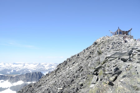 LAVEST TIL HØYEST: Om du tar turen til det aller høyeste punktet i Norge, Galdhøpiggen, kan du ta deg en velfortjent bolle på Galdhøpigghytta. Foto: Sandra L. Wangberg galdhøpiggen