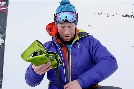 SMART KNEP: Fellene er sårbare og utsatt for ising spesielt i varierende værforhold. Jørgen Aamot ser ut til å ha et triks på innerlomma. Bilde: Benjamin Hjort jørgen aamot