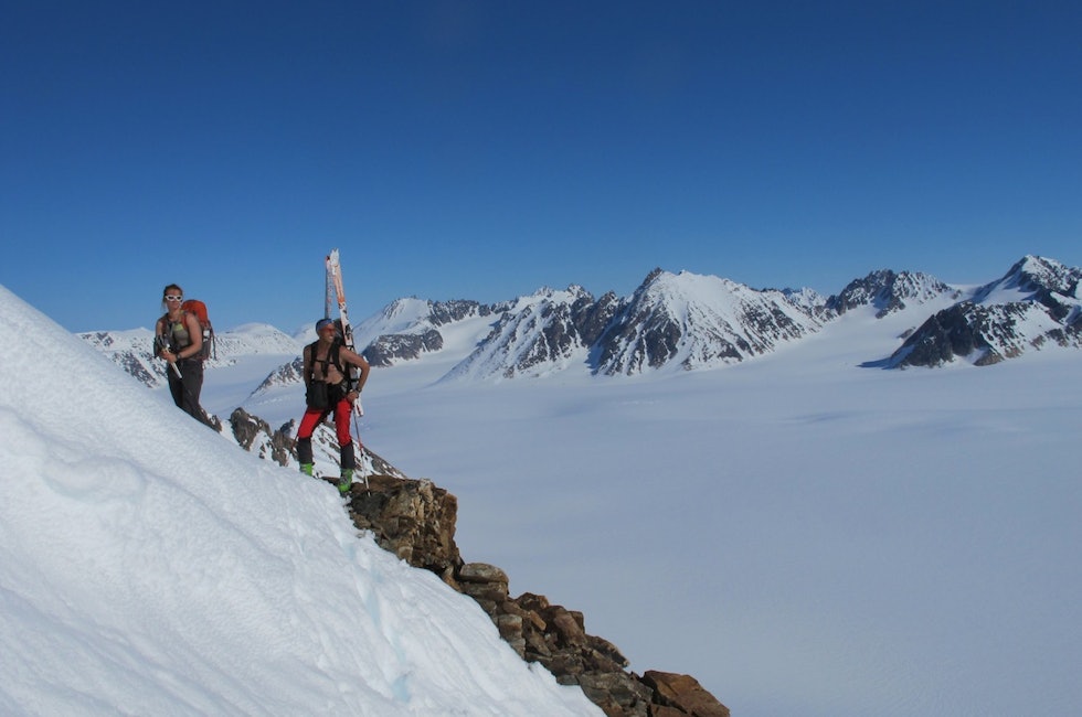 POLARTINDER: Det nordvestlige hjørnet av Svalbard har fjell som frister alle skientusiaster. 