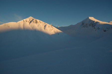 KLASSIKERE: Profilen til Søre Klauva og Kirketaket, to av de tre fjellene som skal bestiges under Romsdal Rando. Foto: Knut Inge Orset