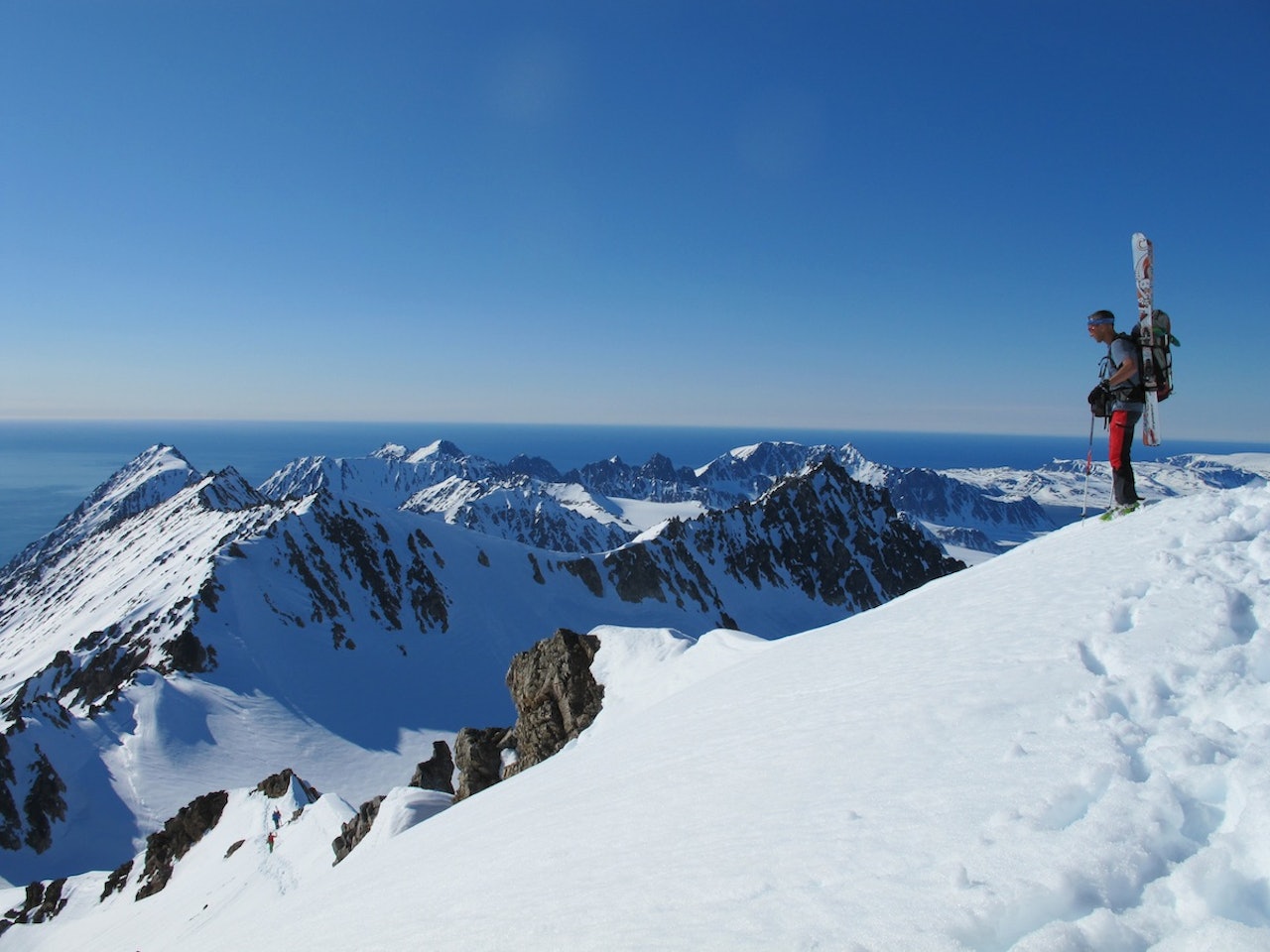 VAKKERT SKUE: Fjellene i det nordvestre hjørnet av Spitsbergen. Foto: Erlend Sande VAKKERT SKUE: Fjellene i det nordvestre hjørnet av Spitsbergen. Foto: Erlend Sande