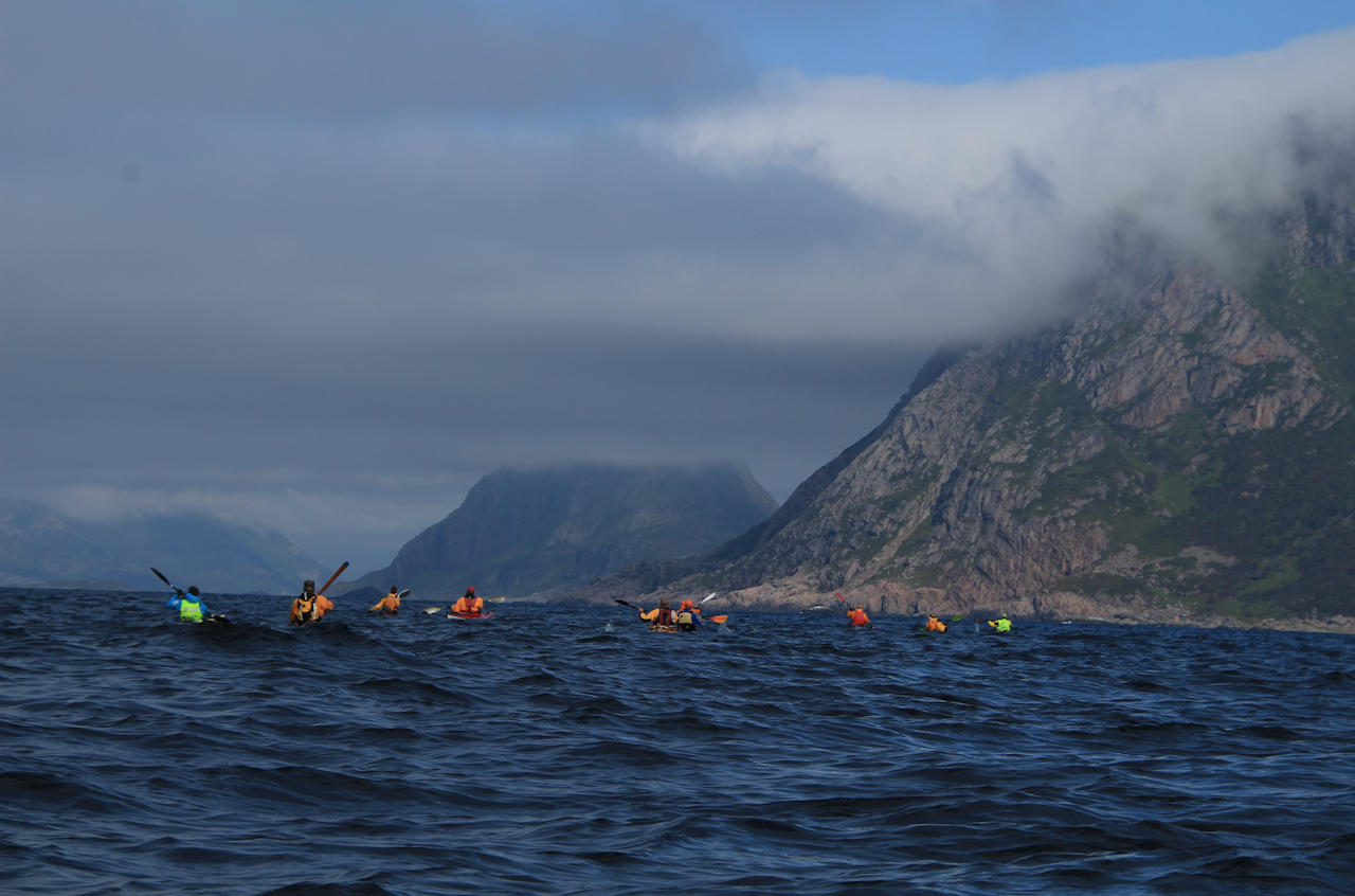 Det er arktisk farvann, hvor iskaldt havvann fra Atlanterhavet og Barentshavet kun er få centimeter unna. Foto: Randi Skaug