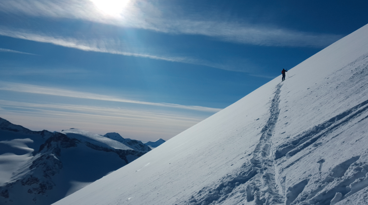Det må settes et kraftigere fokus på de reelle farene i fjellet, mener mastergradsstudent Kristine Blekastad Sagheim. Bildet er tatt på vei opp mot Leirhøe, Jotunheimen. Foto: Kristine Blegastad Sagheim Det må settes et kraftigere fokus på de reelle farene i fjellet, mener mastergradsstudent Kristine Blekastad Sagheim. Bildet er tatt på vei opp mot Leirhøe, Jotunheimen. Foto: Kristine Blegastad Sagheim
