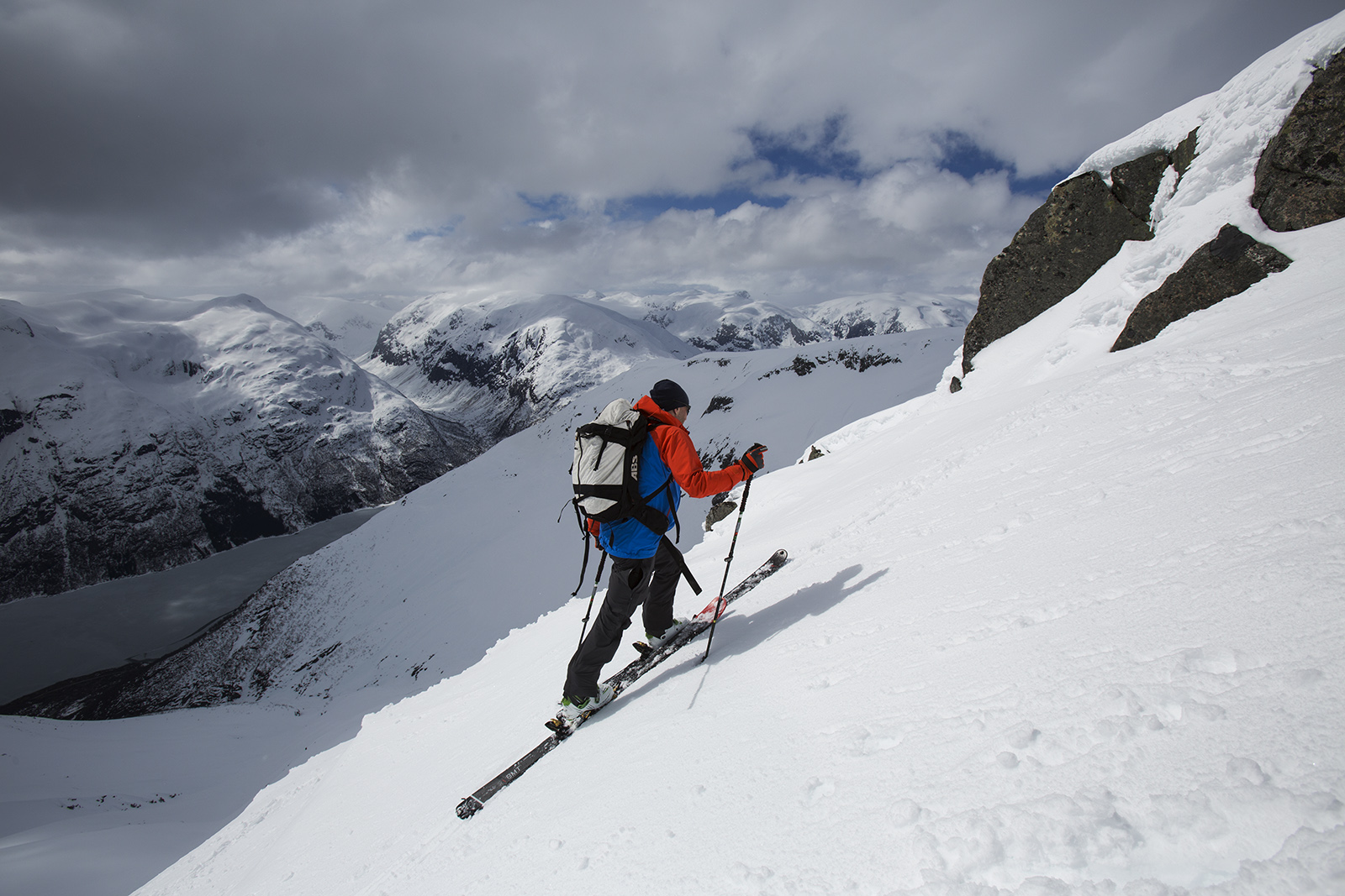 KONTINUERLIG VURDERING: Det er viktig å hele tiden tar vurderinger om man skal fortsette eller snu, mener programleder av serien Toppturfeber Bård Smestad. Bilde: Christian Nerdrum