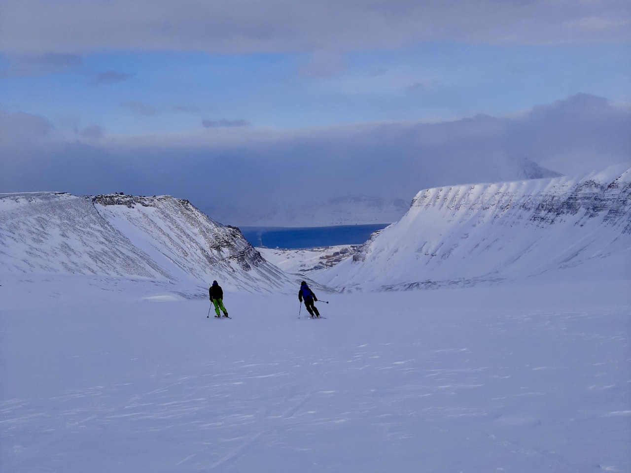 SPENNENDE TOPPTURDESTINASJON: Svalbard er en perle for seg selv når det gjelder topptur; men det krever litt planlegging om du skal på topptur på ski her. Foto: Lisa Kvålshaugen Bjærum