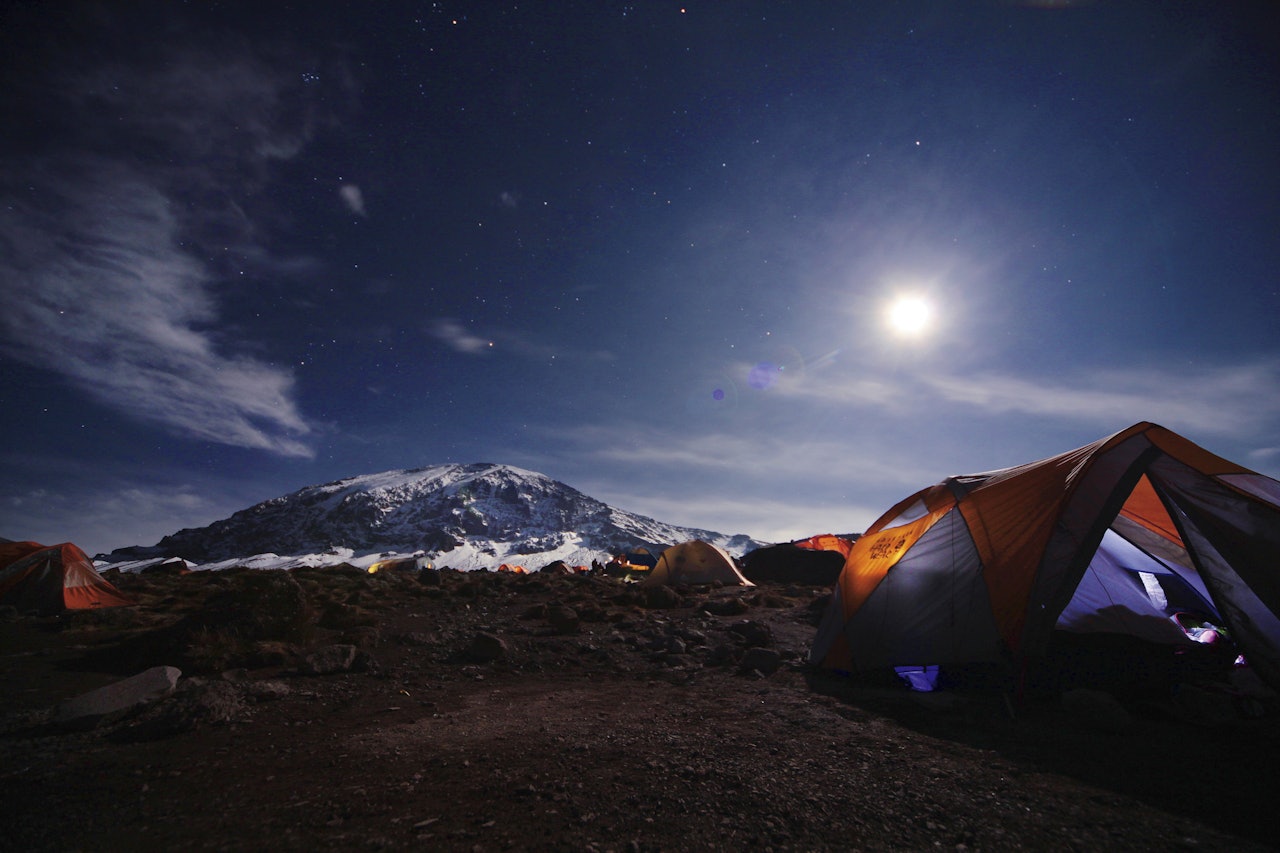 MEKTIG: Verdens høyeste fjell er både et mektig syn, og en mektig opplevelse. Foto: Matti Bernitz