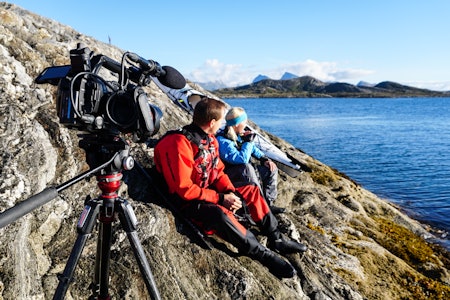 PRIVAT GUIDING: Sammen med lokale guider får programleder Vandbakk og seerne av Norske padleperler bli med til noen av landets aller flotteste plasser å padle kajakk.  PRIVAT GUIDING: Sammen med lokale guider får programleder Vandbakk og seerne av Norske padleperler bli med til noen av landets aller flotteste plasser å padle kajakk.