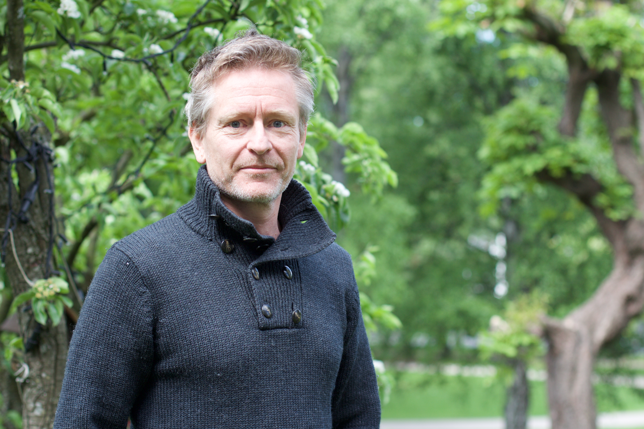 FRILUFTSSJEL: Når han ikke er på scenen, finner skuespiller Henrik Mestad det befriende å komme seg til skogs eller fjells. Foto: Charlotte Iversen FRILUFTSSJEL: Når han ikke er på scenen, finner skuespiller Henrik Mestad det befriende å komme seg til skogs eller fjells. Foto: Charlotte Iversen