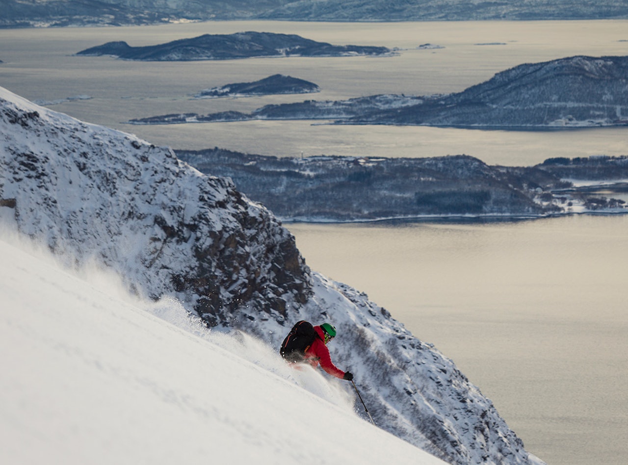 HØYDEPUNKT: Truls Haugsmark koser seg på Grytøya – et av områdene som beskrives i den kommende toppturboka for Harstad-området. Bilde: Fred Åge Hol HØYDEPUNKT: Truls Haugsmark koser seg på Grytøya – et av områdene som beskrives i den kommende toppturboka for Harstad-området. Bilde: Fred Åge Hol
