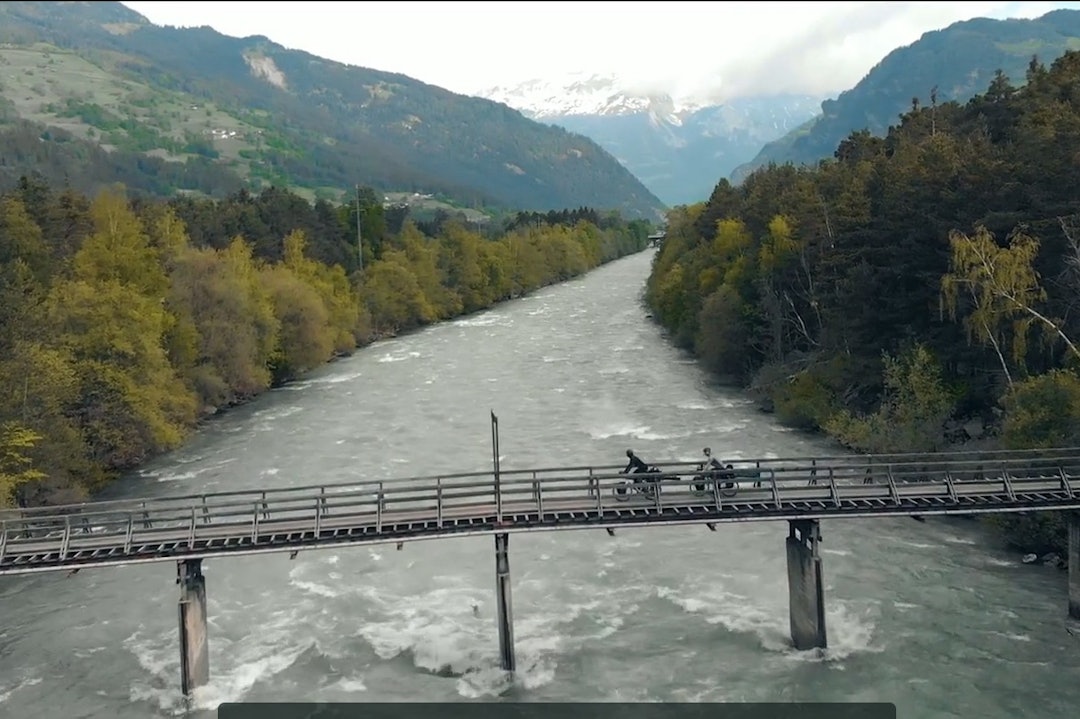 Fra Tyskland til Provence via Alpene på 42 dager med ski på slep. Stillbilde fra filmen Ice & Palms. eis & palmen ice and palsm movie still utemagasinet