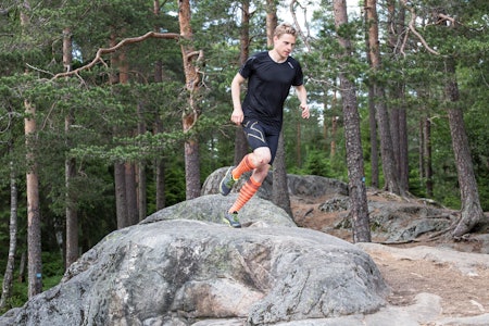 CAND LØPE: På pedagogisk vis tar orienteringsløper Carl Godager Kaas tar oss gjennom en ny sesong av Født til å løpe. Bilde: Christian Nerdrum