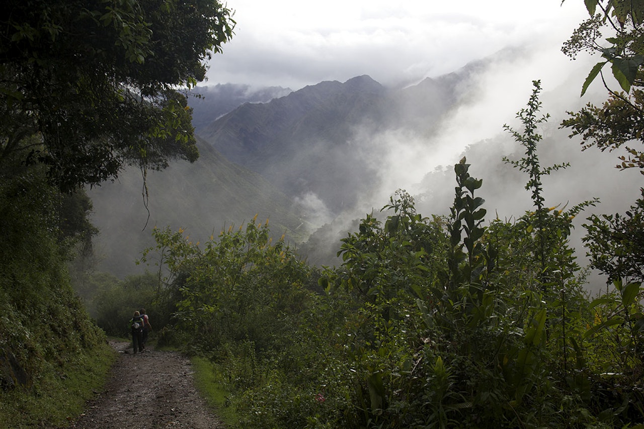 TIL MACHU PICCHU: 60 km, 4 netter, fem dagar - bakveien til inkaenes berømte by starter på 2900 moh og går over Salkantaypasset på 4650 moh og ender i Aguas Calientes på 2040 moh. Foto: Sigrid Skjerdal