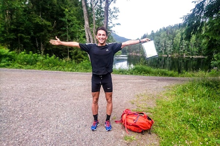 BJØRNSJØEN: Gleden er stor for nå er det ikke langt fra vafler og skolebrød. Foto: Arne Petter Omholt Nordmarka på langs løping