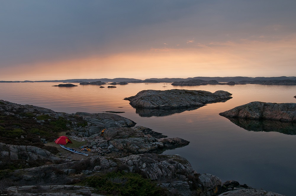 SOLNEDGANG: Den første kvelden på Hundsøya i Søgne var utrolig vakker. Helt alene i min egen bukt