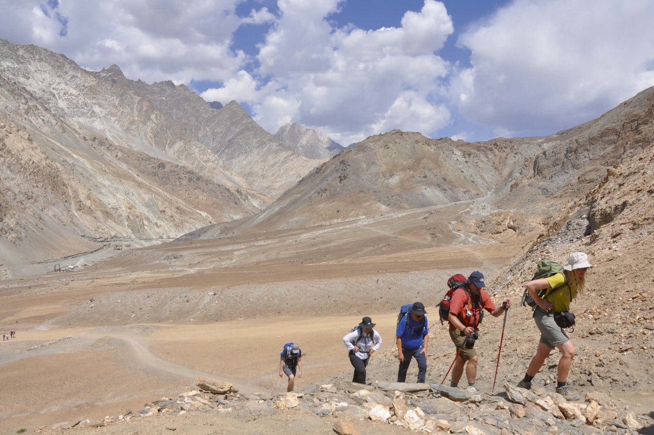 STOK KANGRI: Akklimatisering innebærer å gå sakte, veldig sakte. Foto: Gunhild Aaslie Soldal trekking stok kangri india himalaya