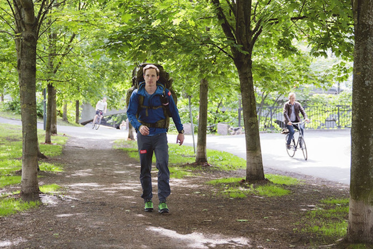 DRØMMEJOBB: Andreas Orset (23) fikk drømmejobben. I litt over ett år skal han gå Norge på kryss og tvers og få betalt for det. Foto: Line Hårklau DRØMMEJOBB: Andreas Orset (23) fikk drømmejobben. I litt over ett år skal han gå Norge på kryss og tvers og få betalt for det. Foto: Line Hårklau