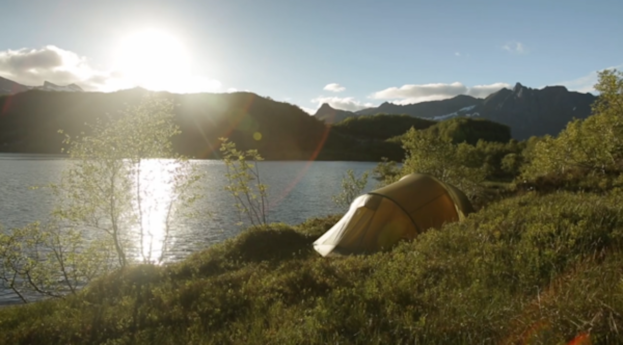 TELTPLASS: Det finnes gode teltplasser og dårlige teltplasser. Markus og Inge Wegge har nok opplevd begge deler – og vet hvilke rommelfingerregler som gjelder. Foto: Skjermdump TELTPLASS: Det finnes gode teltplasser og dårlige teltplasser. Markus og Inge Wegge har nok opplevd begge deler – og vet hvilke rommelfingerregler som gjelder. Foto: Skjermdump