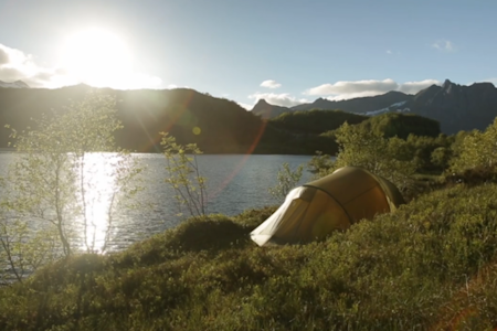 TELTPLASS: Det finnes gode teltplasser og dårlige teltplasser. Markus og Inge Wegge har nok opplevd begge deler – og vet hvilke rommelfingerregler som gjelder. Foto: Skjermdump TELTPLASS: Det finnes gode teltplasser og dårlige teltplasser. Markus og Inge Wegge har nok opplevd begge deler – og vet hvilke rommelfingerregler som gjelder. Foto: Skjermdump