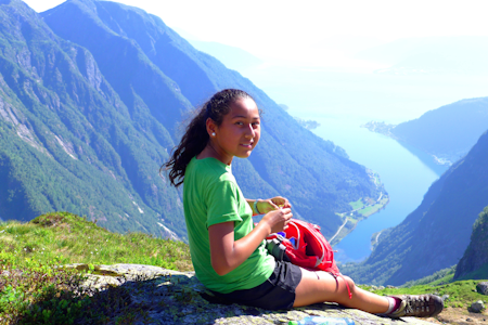 TUR MED BARN: 11-åringen såg berre ein tøff topp, og slike plukkar ho ut som draumemål. Foto: Jorunn Kleiven keipen fjelltur