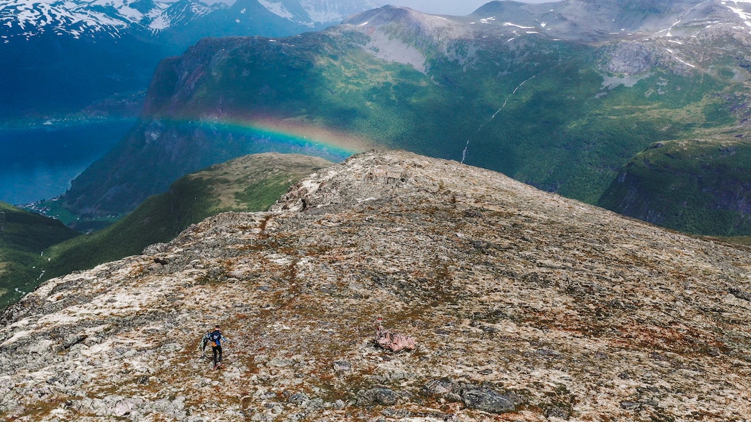 FLOTT FJELLTERRENG: Norddal er ei lita bygd i indre Sunnmøre, mellom Eidsdal og Tafjord. Løpet følger traseen opp mot Torvløysa. Foto: Hyke Studio OPPNED NORDDAL fjelløp sunnmøre