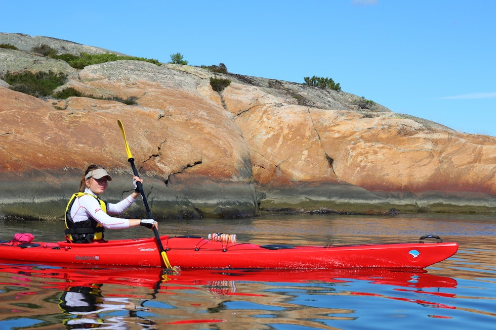 STILLE VANN: En fin dag for havpadling i Hvalers skjærgård. Foto: Øyvind Wold hvaler rundt med kajakk