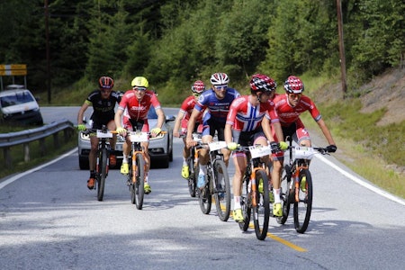 Fredrik Haraldseth, som ble snytt for seieren på målstreken , leder tetgruppa under Grenserittet 2017. Foto: Swix Hard Rocx Fredrik Haraldseth, som ble snytt for seieren på målstreken , leder tetgruppa under Grenserittet 2017. Foto: Swix Hard Rocx