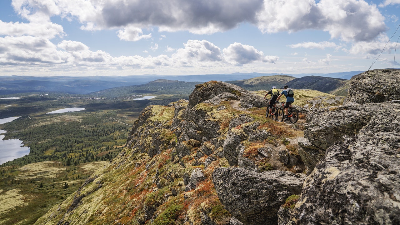 STISYKLING I RINGEBU: I denne episoden besøker stipatruljen Ringebu, med en avstikker til Venabygdsfjellet. Foto: Magnus Furset stisykling ringebu stipatruljen