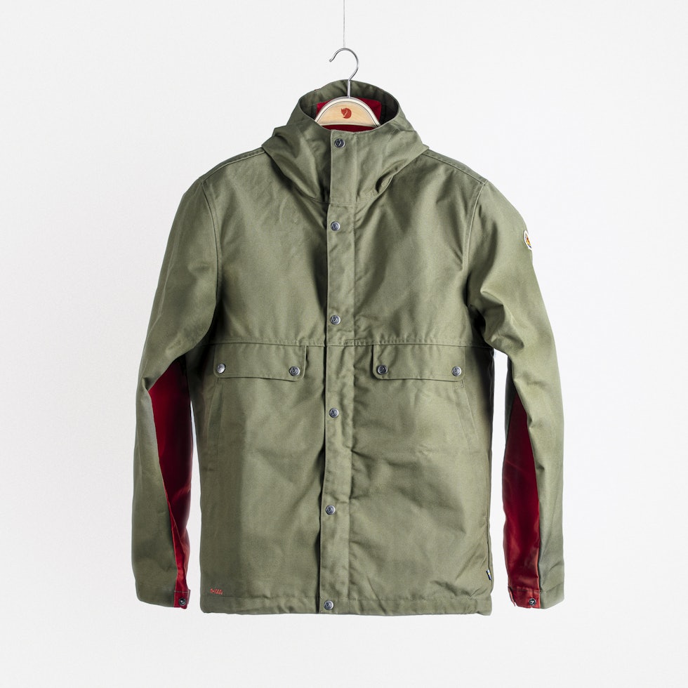 GREENLAND JACKET: Bortsett fra noen småjusteringer på lommene og de forskjellige fargene fra overskuddsmaterialet, er designet til Samlaren Greenland Jacket inspirert av originalen. Veil pris: 3299,- fjällräven samlaren greenland jacket