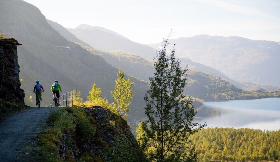 UTSIKT: På Rallarvegen får du oppleve norsk natur på sitt beste! Foto: Sverre Hjørnevik