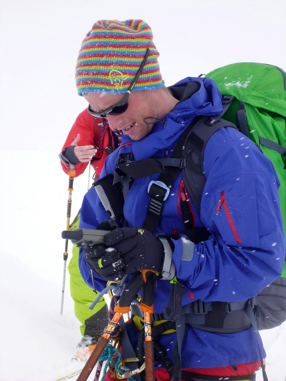 VÆR BEREDT: Husk at du er ikke garantert sol, blå himmel og god sikt. Været skifter fort i fjellet. Legg opp turen etter evne, og gjør den trygg. Alle ansvarlige fjellskifolk skal ha med seg sikkerhetsutstyr på tur. Foto: Ida Sollie VÆR BEREDT: Husk at du er ikke garantert sol, blå himmel og god sikt. Været skifter fort i fjellet. Legg opp turen etter evne, og gjør den trygg. Alle ansvarlige fjellskifolk skal ha med seg sikkerhetsutstyr på tur. Foto: Ida Sollie