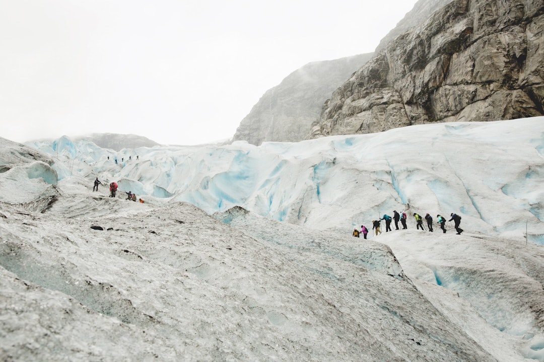 BREEN: Medan Briksdalsbreen er stengt for brevandring, har Jostedalen Breførarlag opplevd ei markant auke i trafikk dei siste åra. – Nigardsbreen held fortsatt stand. Den har i likskap med andre smelta kraftig tilbake, men det er framleis is å gå på, fortel Bruheim. BREEN: Medan Briksdalsbreen er stengt for brevandring, har Jostedalen Breførarlag opplevd ei markant auke i trafikk dei siste åra. – Nigardsbreen held fortsatt stand. Den har i likskap med andre smelta kraftig tilbake, men det er framleis is å gå på, fortel Bruheim.
