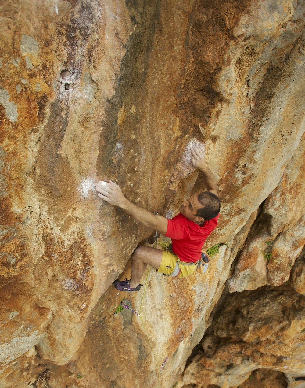Ingen campingtur: Chris Reddy drar seg i land på Walk the line (7b) på Sector Camping. Foto: Dag Hagen sicila6
