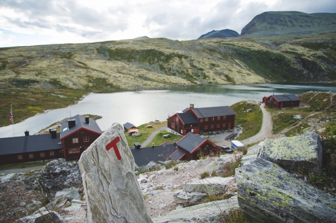 RONDVASSBU Med sine 10 fjelltopper over 2000 meter i alle himmelretninger, har Rondvassbu blitt et yndet springbrett for toppturer. 