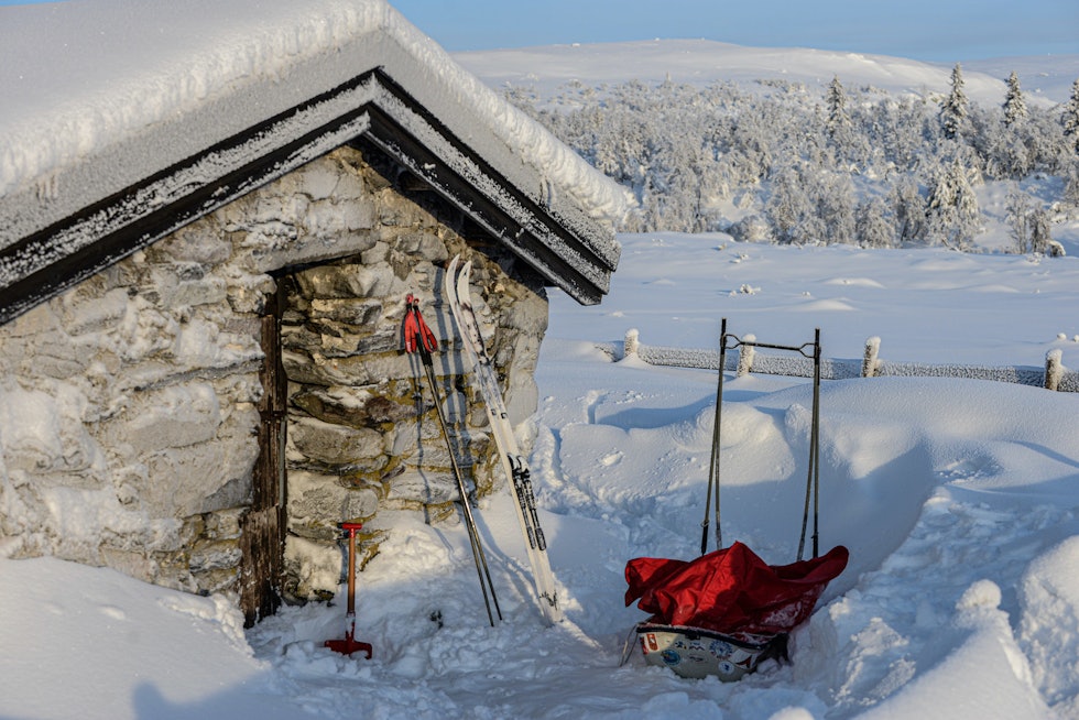 SKJELBUA: Åpen hytte med ved og propan. Foto: Bo Lindblad