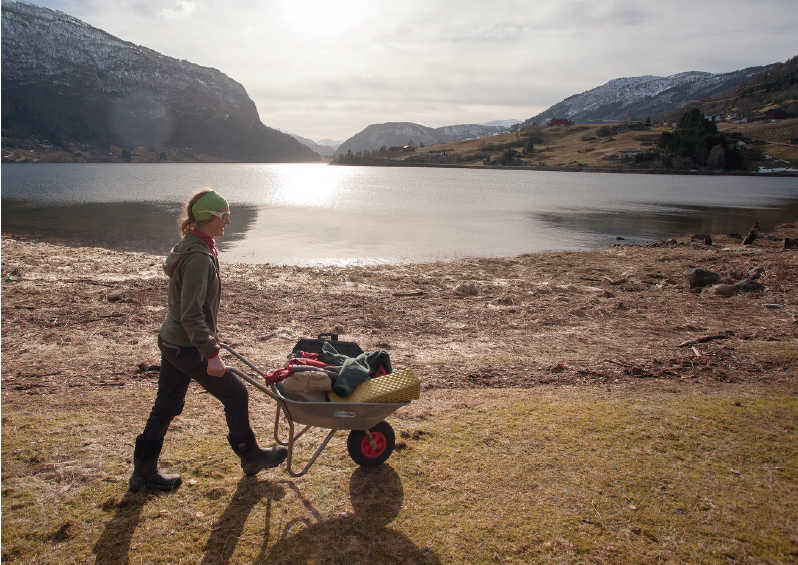 TRILL-TRALL: Trillebår er fint når ein skal ha med seg utstyr til eit heilt kaffislabberas. Alle foto: Vegard Byrkjeland Aasen kaffe på tur