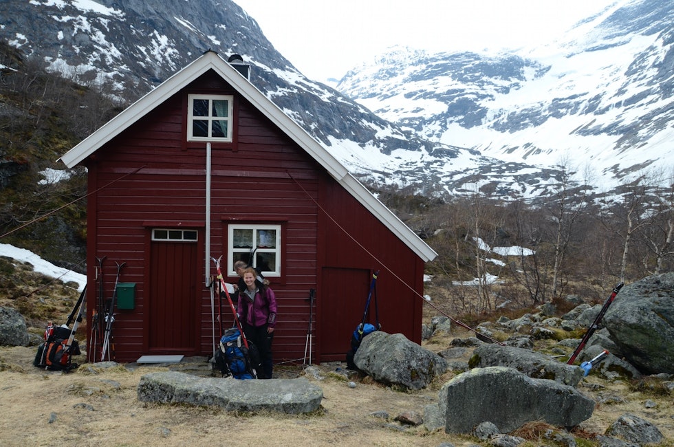 TIDLIGSTART: Vetledalsseter er et bra utgangsounkt for tur over Jostedalsbreen. Foto: Sandra L. Wangberg TIDLIGSTART: Vetledalsseter er et bra utgangsounkt for tur over Jostedalsbreen. Foto: Sandra L. Wangberg