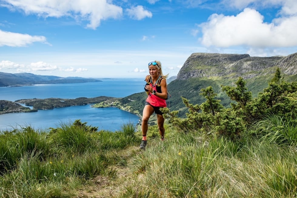 LANGS SOGNEFJORDEN: Malene Haukøy i naturlige omgivelser. Foto: Håvard Nesbø sognefjorden på langs løpetur malene haukøy