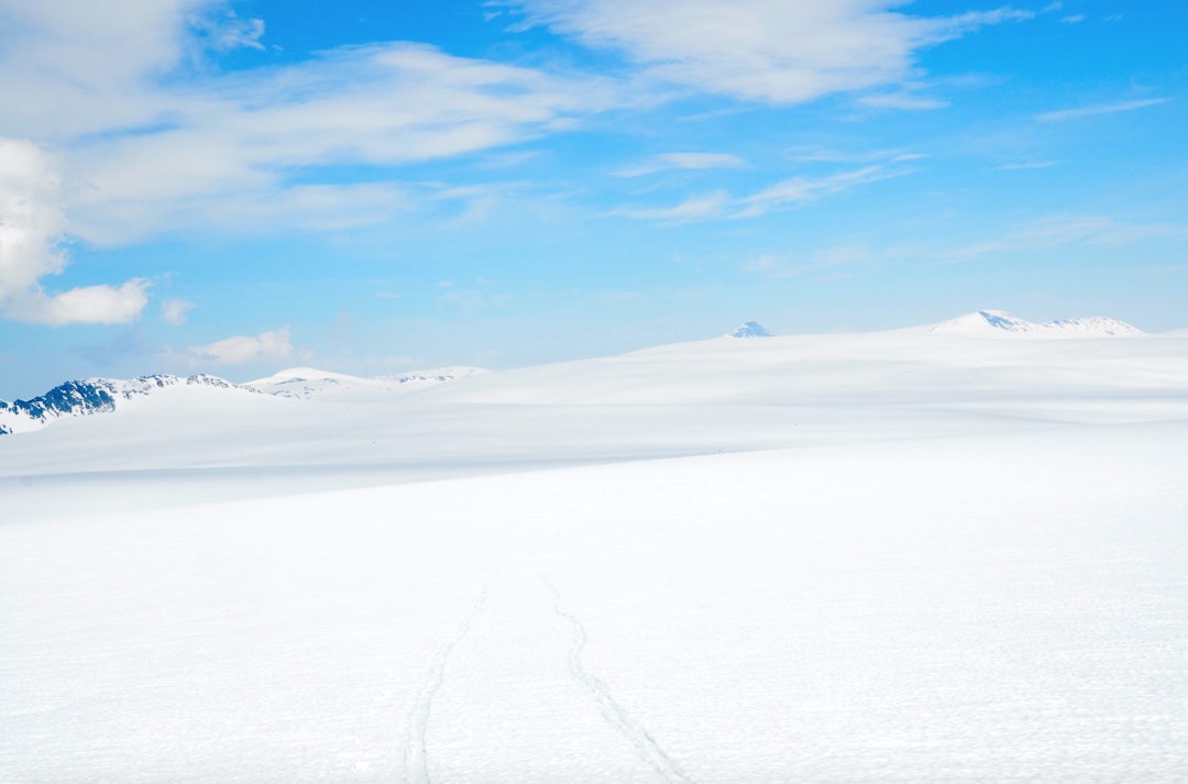 FRAM I LYSET: Lodalskåpa terger oss i bakgrunnen, selvsagt ute av tåka litt utpå dagen. Foto: Sandra L. Wangberg FRAM I LYSET: Lodalskåpa terger oss i bakgrunnen, selvsagt ute av tåka litt utpå dagen. Foto: Sandra L. Wangberg