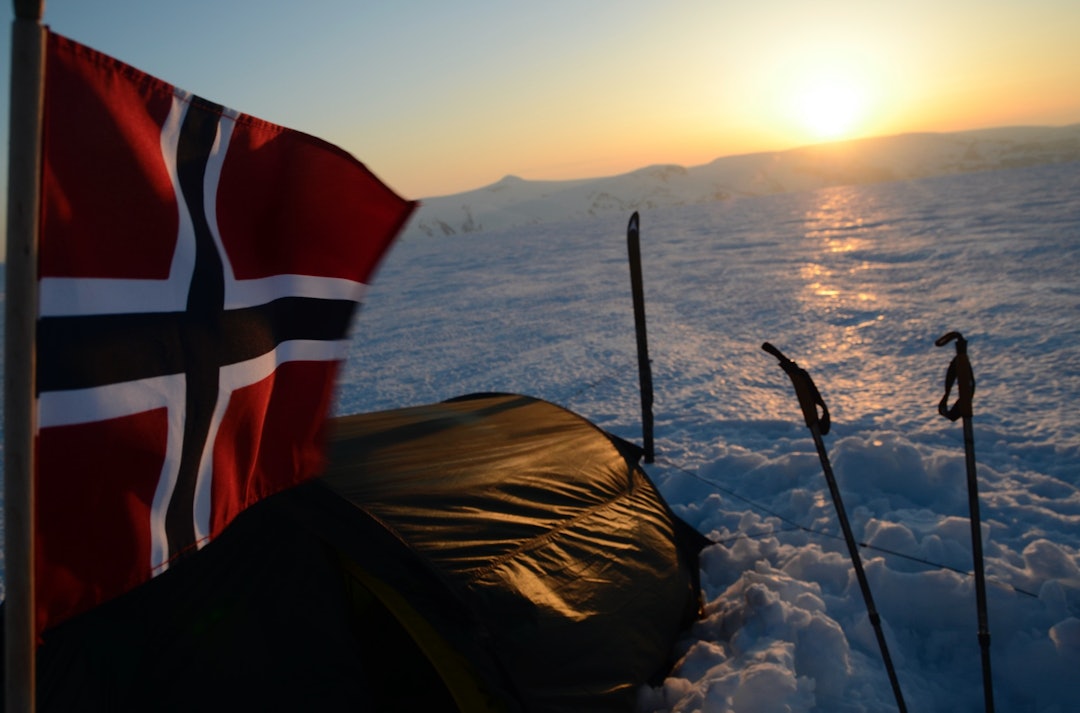 PAUSE: Rask innsovning i teltet ved Ramnane. Foto: Sandra L. Wangberg ramnane jostedalsbreen