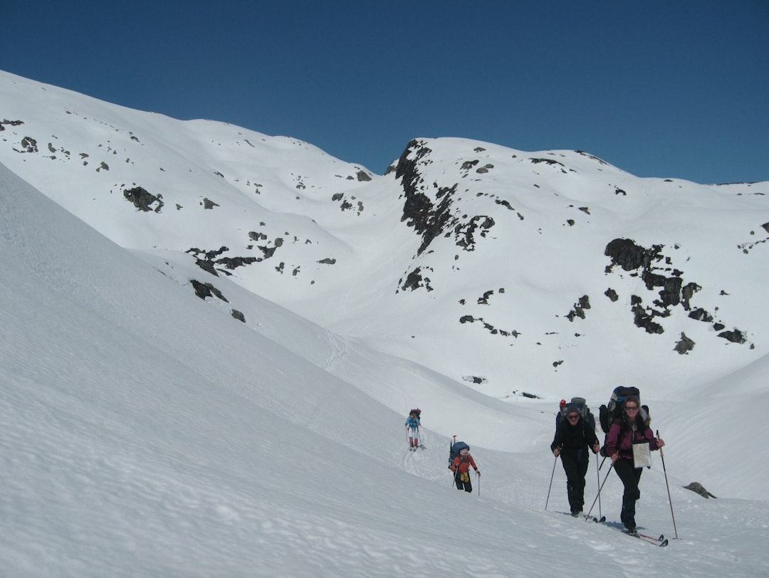 NEDOVER: Turen fra breen til Flatbrehytta er alltid like artig på smale ski. Foto: Per Morten Hvattum