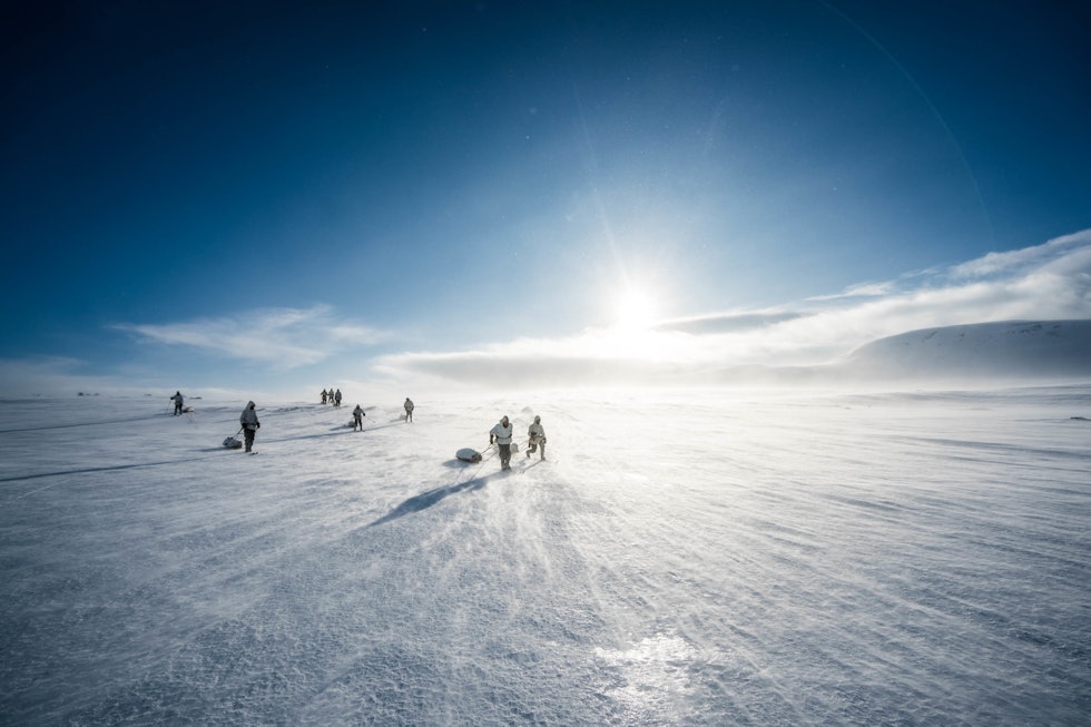 I SPORET TIL NANSEN: Ti karer gjentok våren 2017 Nansens ferd fra Bergen til Oslo, med utgangspunkt i returruta hans. Foto: Bård Basberg nansenruta