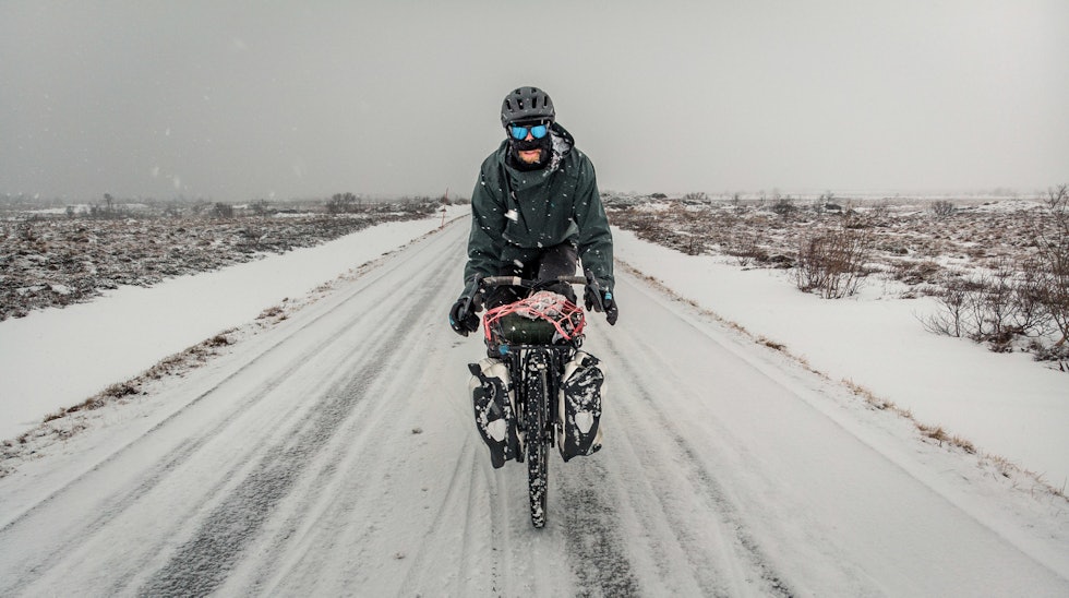 VÆRBITT: Det er ikke hva som helst av klær som egner seg her, så velg ditt tøy med omhu. Foto: Andreas Køhn skisyklisten Andreas Køhn