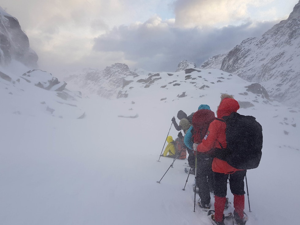 I FORVEIEN: Trond har forlatt gruppa for å finne en trygg trasé. Foto. Bengt Stian Nilsen skredet ved trollfjordhytta