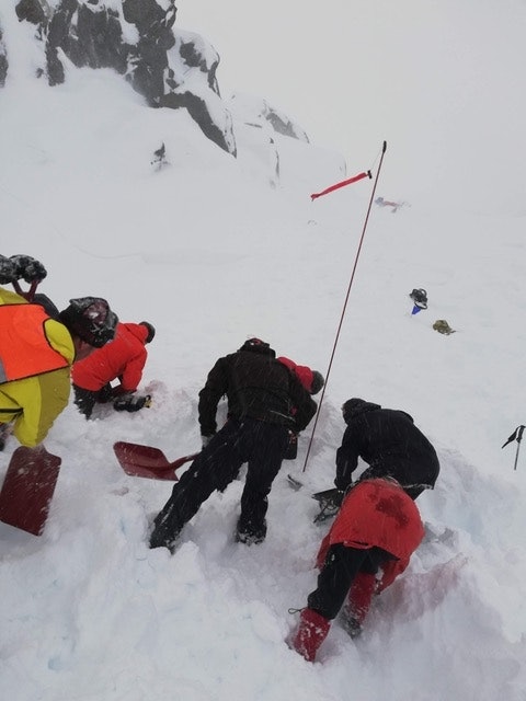 SØK: Nå teller hvert minutt. Foto: Privat skredet ved trollfjordhytta trond løke